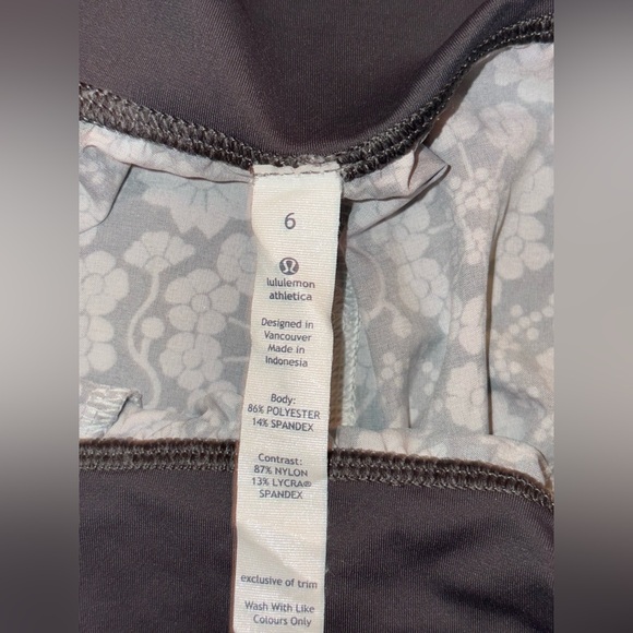 Lululemon Om Pants | Size 6 | Grey & White Floral | Like New Condition - Picture 6 of 6